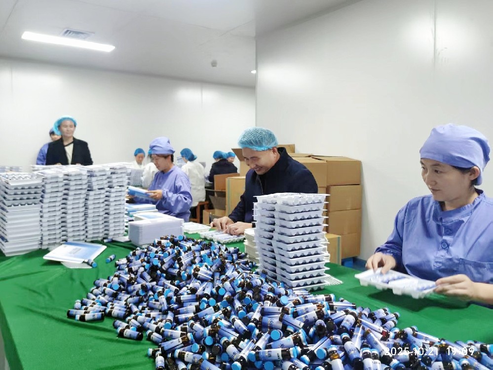 龙心生物开展“党建引领聚合力·党员先锋助生产”主题党日活动