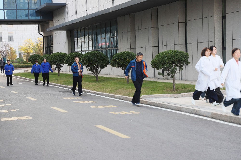 增强消防意识 筑牢安全防线丨龙心生物开展灭火与应急疏散实战演练